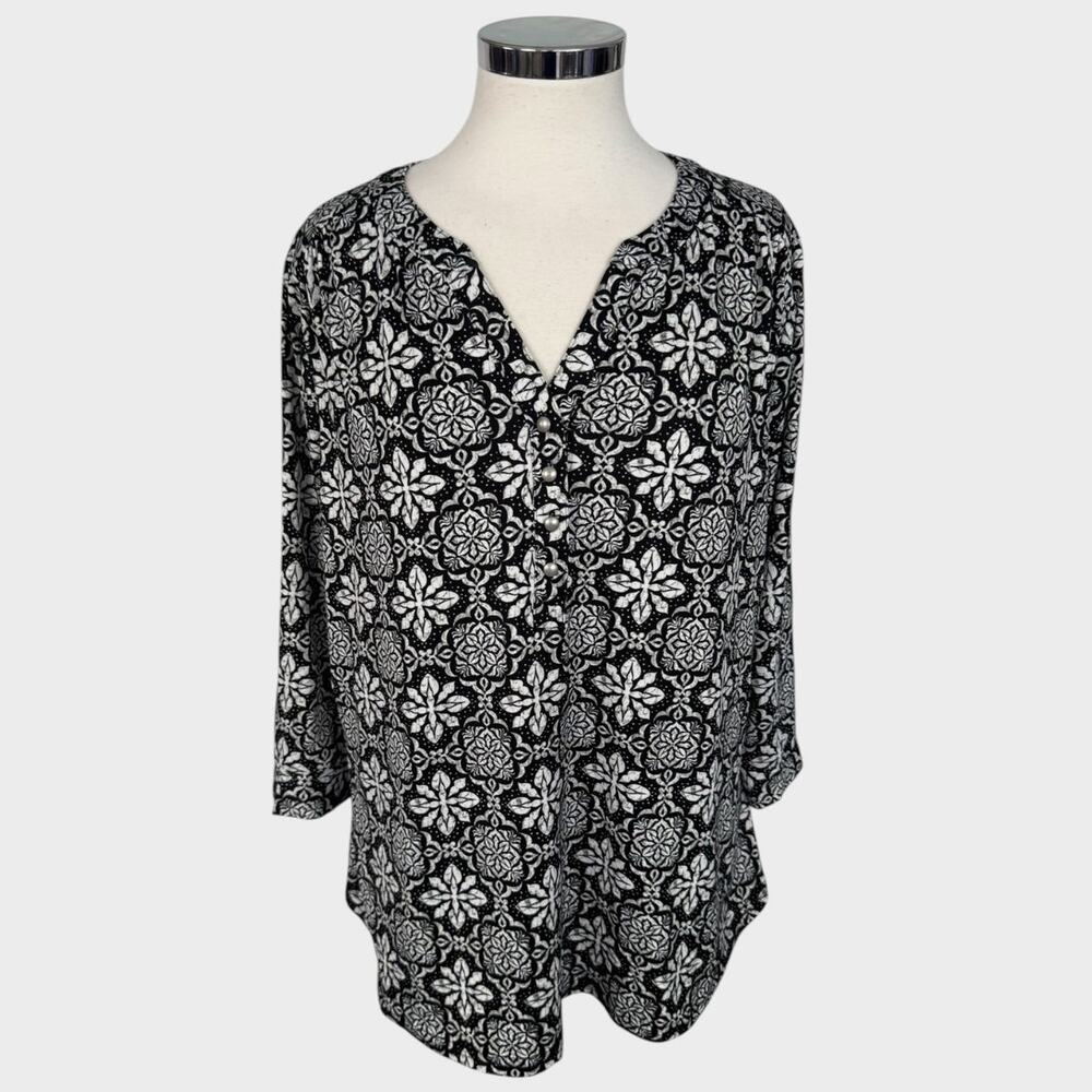 Croft & Barrow XXL V Neck 3/4 Sleeve Polyester Spandex Shirt Black White Floral
